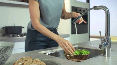 Подбор смесителя для кухни: классификация, виды и материал изготовления