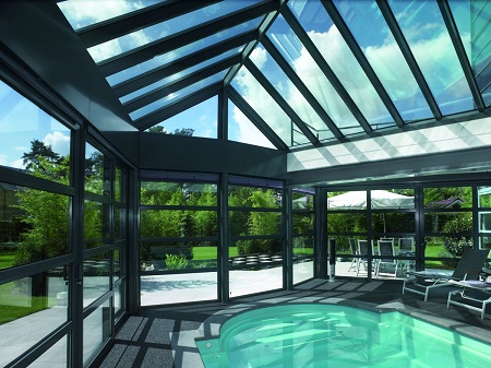 Стеклянная крыша в доме: особенности и область применения