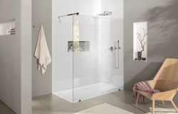 Какими достоинствами обладают стеклянные душевые и как осуществляется их установка