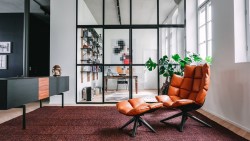 Какими достоинствами обладают стеклянные перегородки и как осуществляется их установка