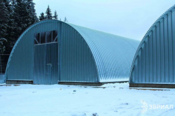 Бескаркасное строительство ангара арочного типа: преимущества и основные этапы