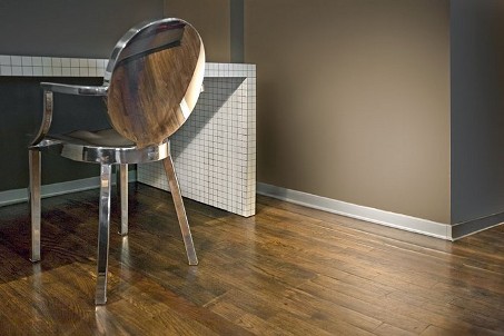 Алюминиевый плинтус в современном интерьере: особенности, основные характеристики и метод установки