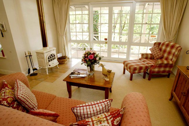 Правильно подходим к выбору антикварной мебели