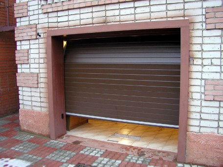 Автоматические секционные ворота: виды, преимущества и особенности