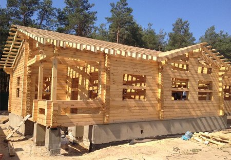 Строительство дома из бруса: особенности и главные этапы возведения