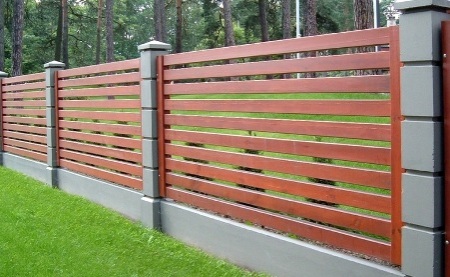 Забор на участке: разновидности ограждений и особенности использования каждого