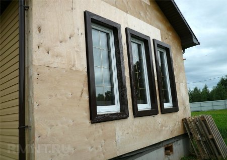 Утепление дома из профилированного бруса: варианты и рекомендации по монтажу материала