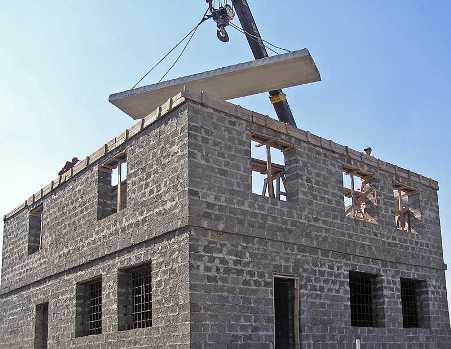 Дома из арболита: достоинства, недостатки и особенности монолитной технологии