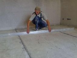 Как выровнять пол самостоятельно