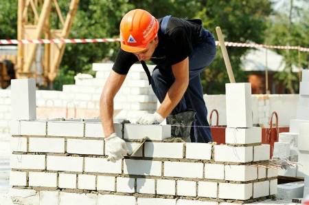 Кирпич для строительства: виды, преимущества и особенности