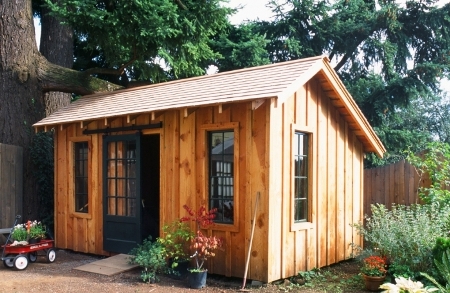 Из чего построить хозблок на даче: выбор, особенности и достоинства материалов для строительства