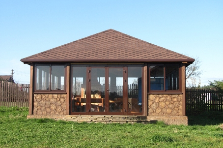 Остекление беседки: способы, методы холодного и теплого остекления беседки на дачном участке