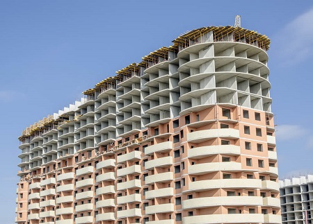 Строительство домов по монолитной технологии: достоинства, этапы и технология