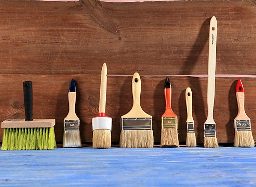 Нанесение лака на краску