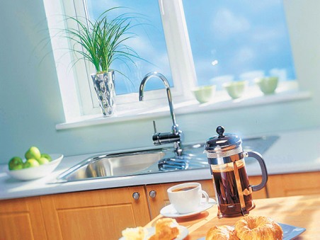 Выбор пластикового окна: практические рекомендации по выбору профиля, стеклопакета и фурнитуры