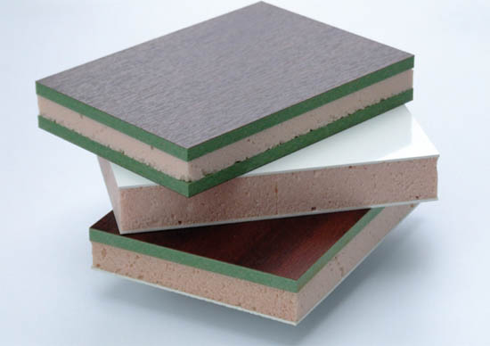 Два вида сэндвич-панелей - стеновые и кровельные