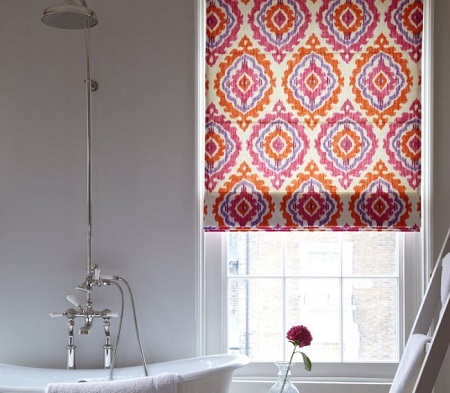 Выбор рулонных штор для ванной: виды и характеристики