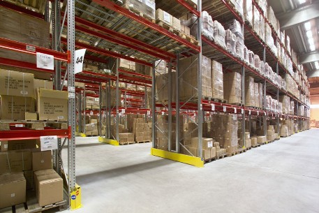 Стеллажи для склада: разновидности, особенности конструкции и достоинства