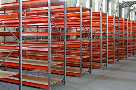 Стеллажи для склада: виды, особенности конструкций и критерии сборки