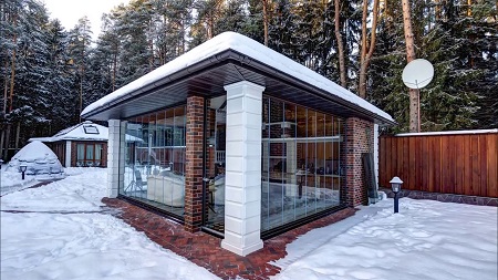 Остекление террасы с барбекю: особенности, разновидности и правила