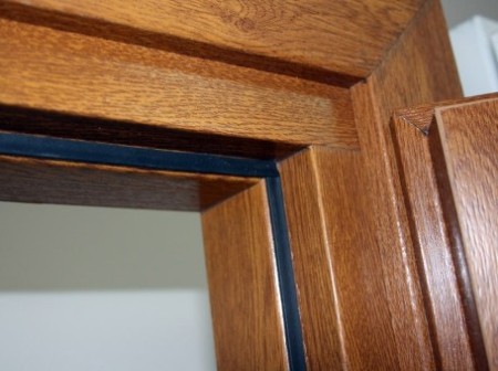 Ремонт дверей с утеплением конструкции: назначение, распространенные дефекты и варианты их устранения