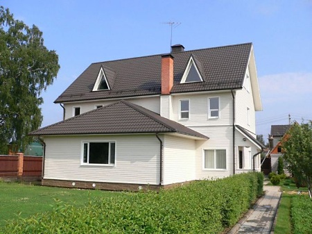 Виниловый сайдинг для отделки дома: плюсы использования и этапы монтажа