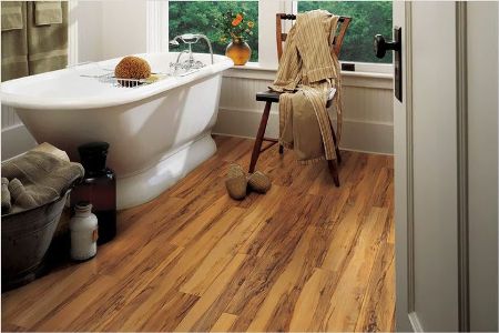 Ламинат в ванной комнате: виды, особенности и рекомендации выбора
