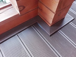 Отделка полов на террасе ДПК: положительные стороны материала