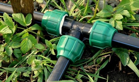 Полиэтиленовые трубы для водопровода на даче: особенность и характеристики