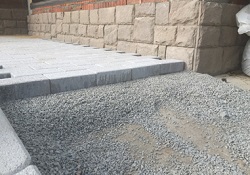 Укладка тротуарной плитки на отсев: достоинства данного метода