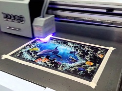 Что такое ультрафиолетовая печать, чем она отличается от обычной и какими преимуществами обладает