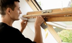 Технология установки пластикового окна в брусовом доме: каким правилам следовать