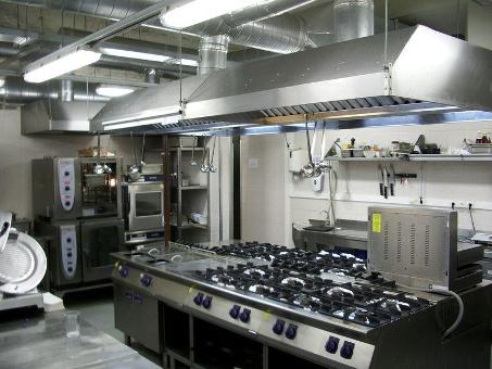 Зонт вытяжной для кухни: особенности и виды вытяжных конструкций