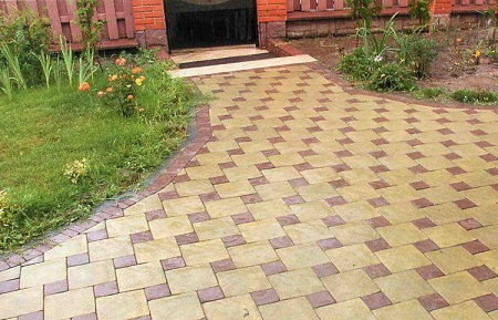 Способы мощения придомовой территории тротуарной плиткой: этапы и рекомендации