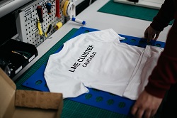 Открываем собственное дело по созданию футболок с логотипом: этапы и правила