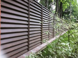 Пошаговая инструкция по установке забора-жалюзи для дачи: что нужно знать