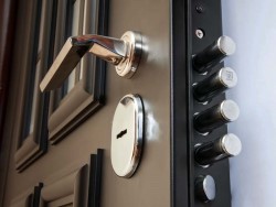 Правила вскрытия замков входной двери: что нужно знать